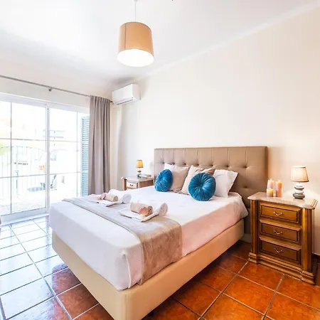 Villa In Portimao Near Sea Beach Vila