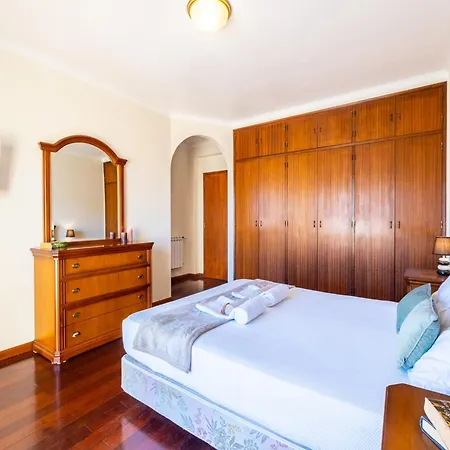 Villa Villa In Portimao Near Sea Beach *