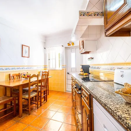 Villa In Portimao Near Sea Beach *